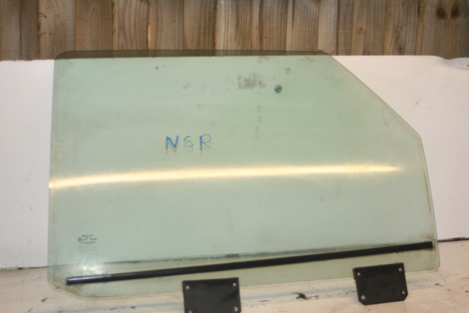 1990 FORD GRANADA MK3. PASSENGER SIDE REAR WINDOW GLASS