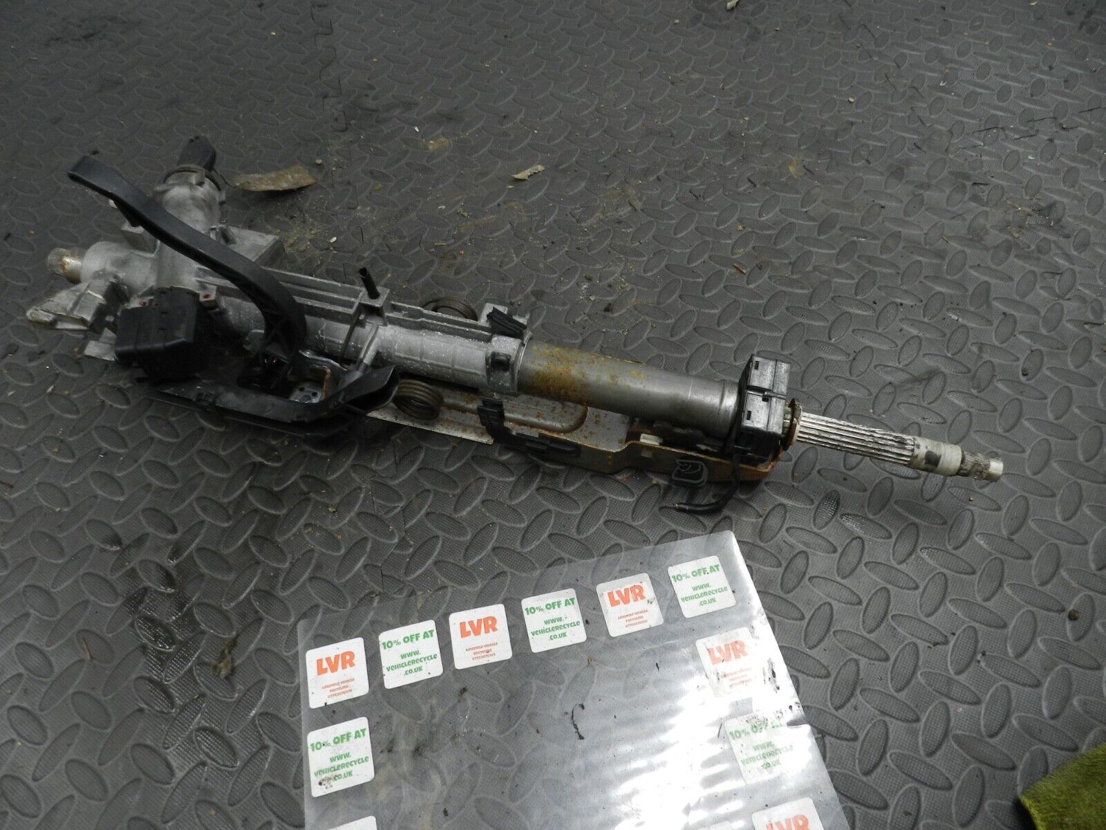 143. 2003 BMW 318Ci E46 CONVERTIBLE. STEERING COLUMN WITH IGNITION BARREL