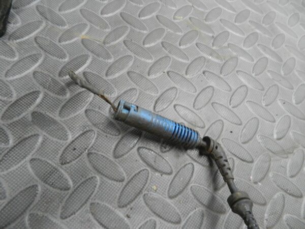 143. 2003 BMW 318Ci E46 CONVERTIBLE. PASSENGER SIDE FRONT WHEEL HUB STUB AXLE - Image 3