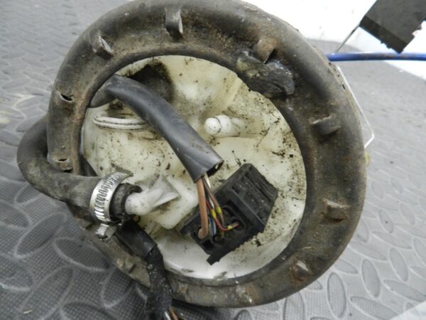 143. 2003 BMW 318Ci E46 CONVERTIBLE. PETROL FUEL PUMP IN TANK - Image 2