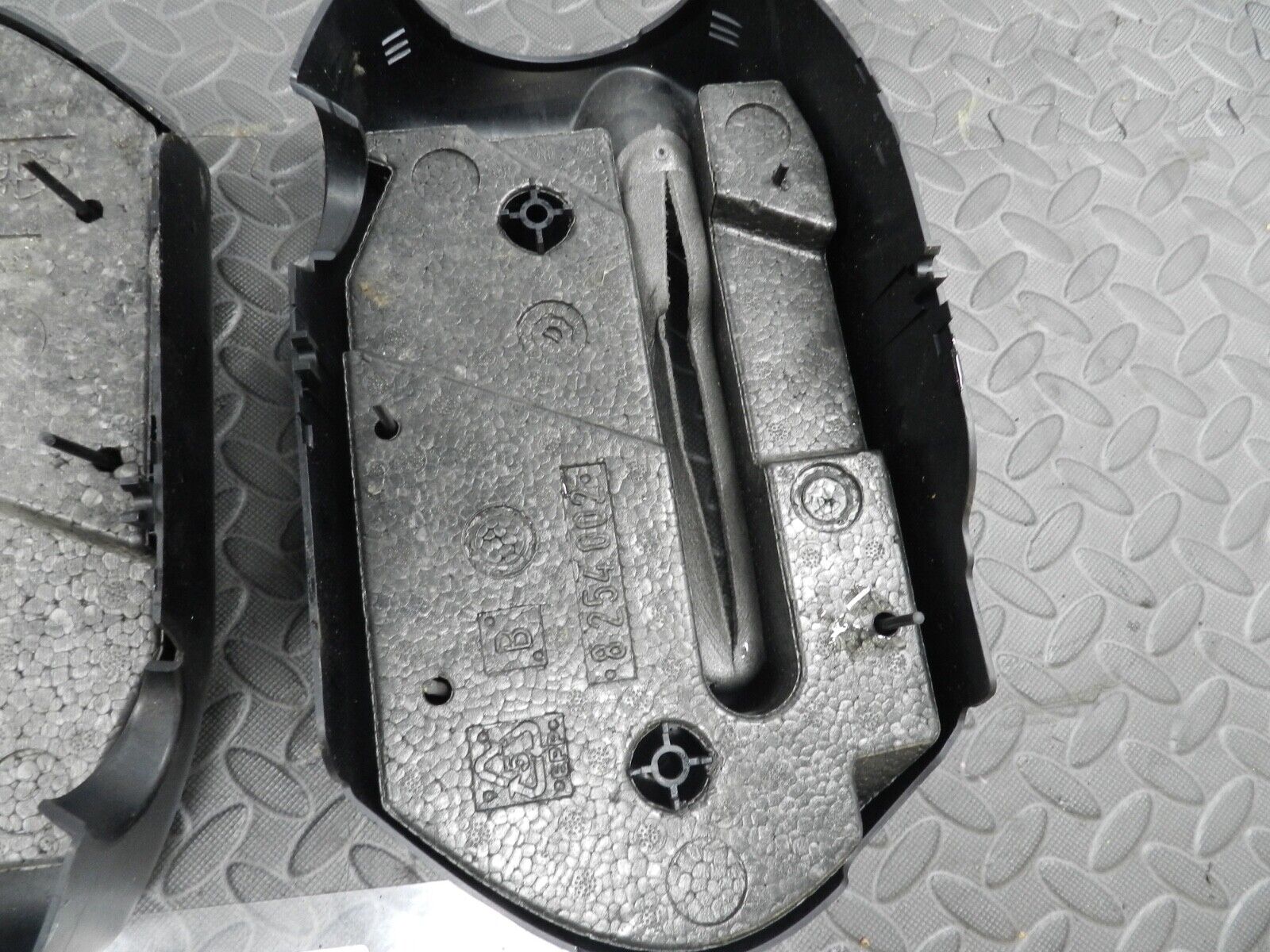 143. 2003 BMW 318Ci E46 CONVERTIBLE. LOWERR STEERING COWLING TRIM - Image 3