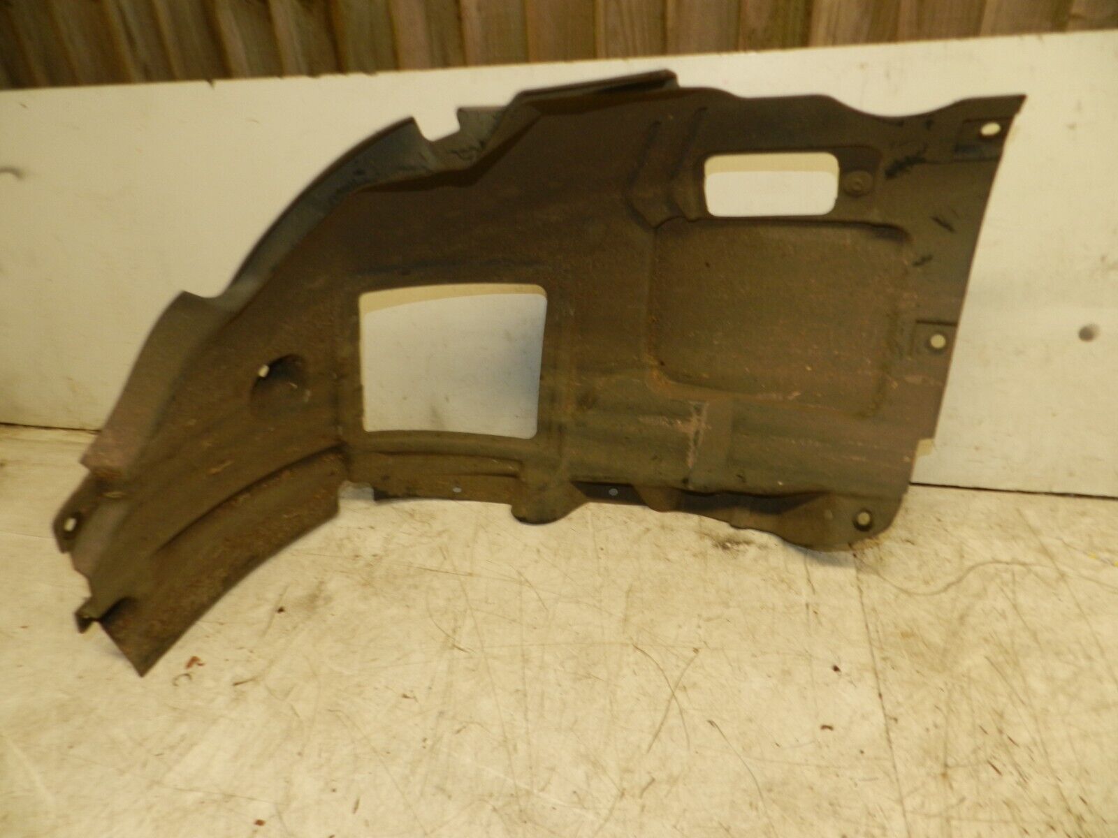 2014 BMW 1 SERIES F21 118D. WHEEL ARCH LINER PASSENGER SIDE - Image 2