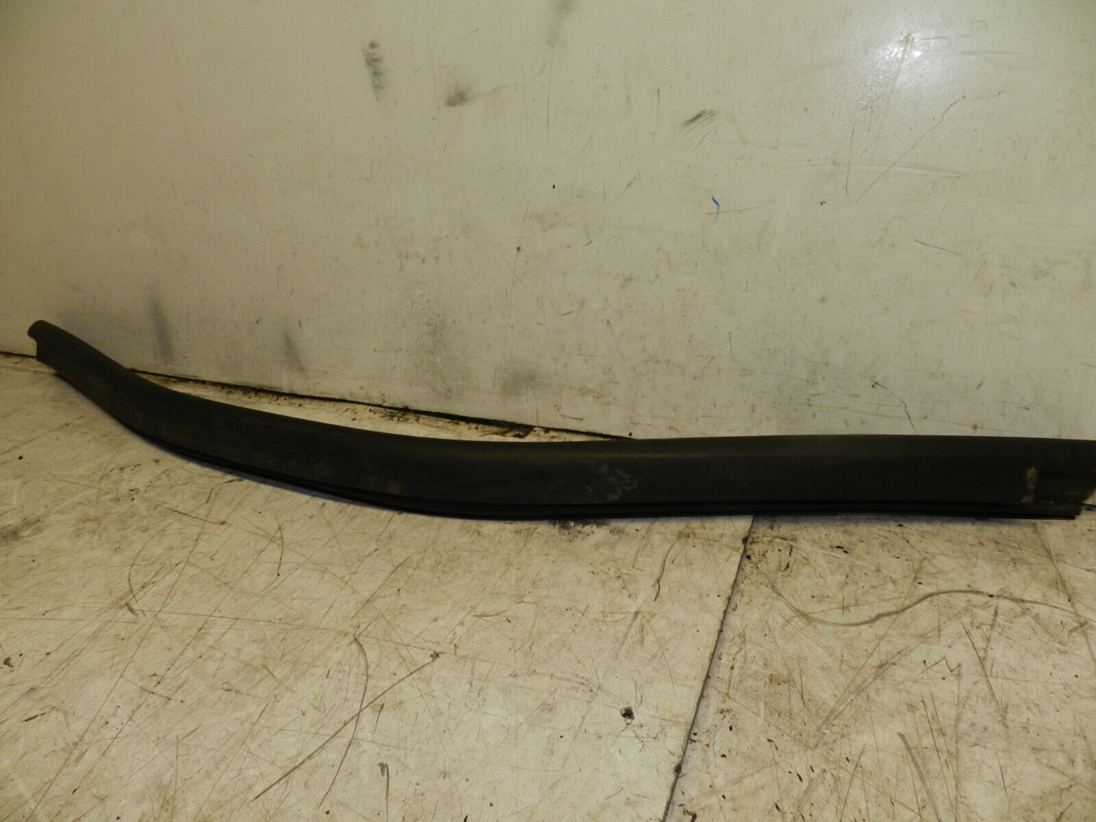 2014 BMW 1 SERIES F21 118D. ENGINE BAY RUBBER SEAL BONNET