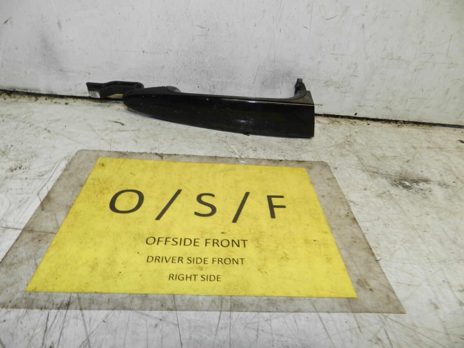 2014 BMW 1 SERIES F21 118D. DRIVER SIDE FRONT OUTER DOOR HANDLE BLACK