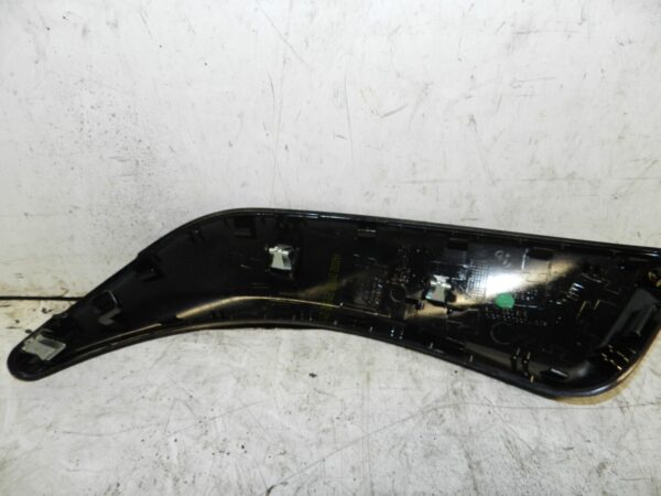 2014 BMW 1 SERIES F21 118D. PASSENGER DOOR HANDLE TRIM IN BLACK CARD - Image 2