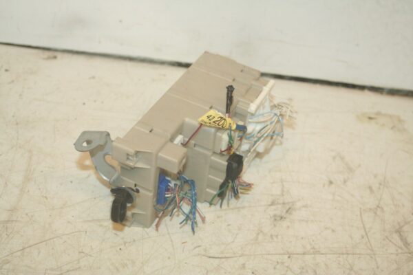 (99) TOYOTA RAV 4 3 DOOR. FUSE BOX BOARD - Image 4