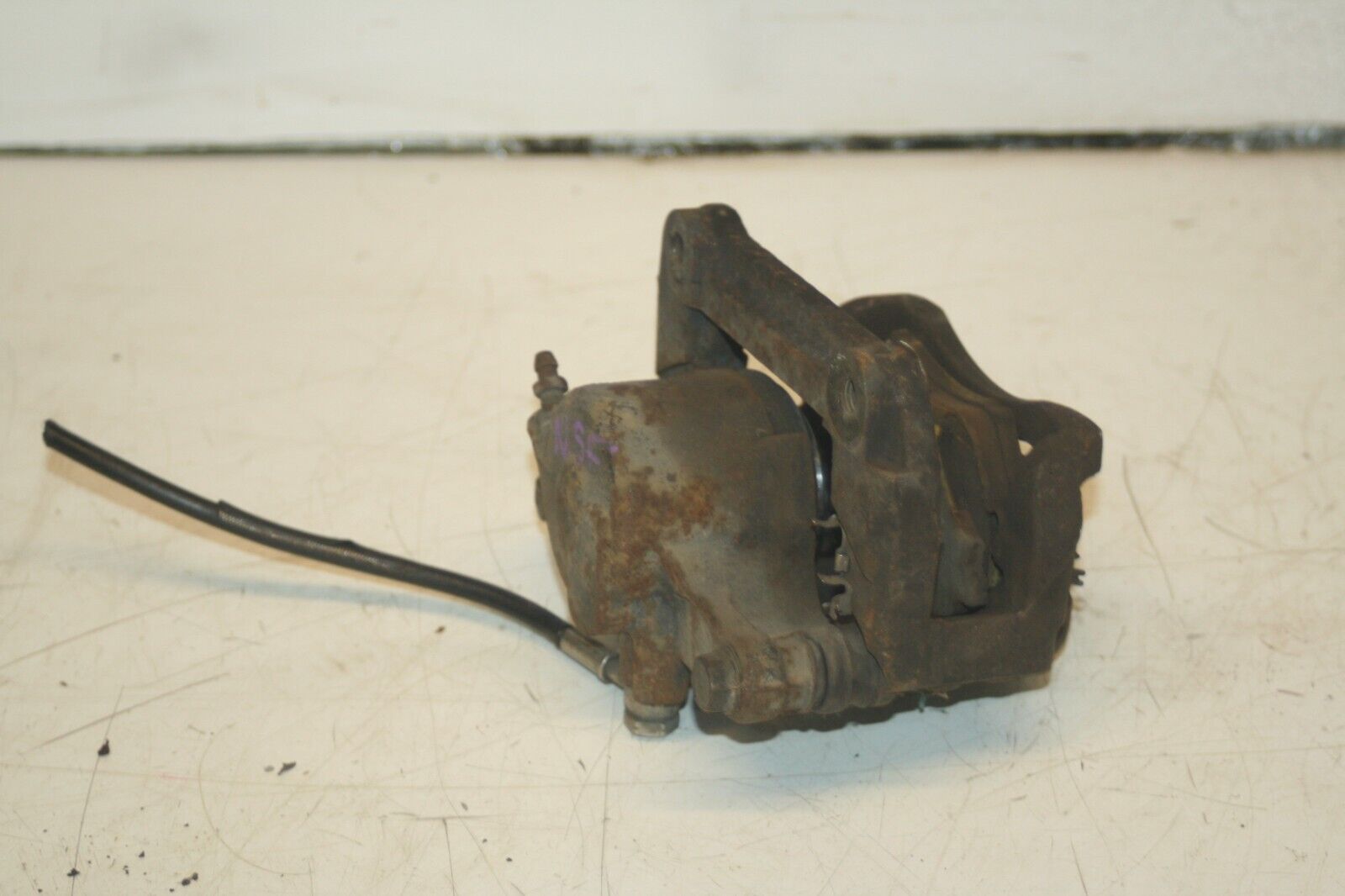 (95) 2010 BMW 1 SERIES E82. MX5 PASSENGER FRONT BRAKE CALIPER - Image 5