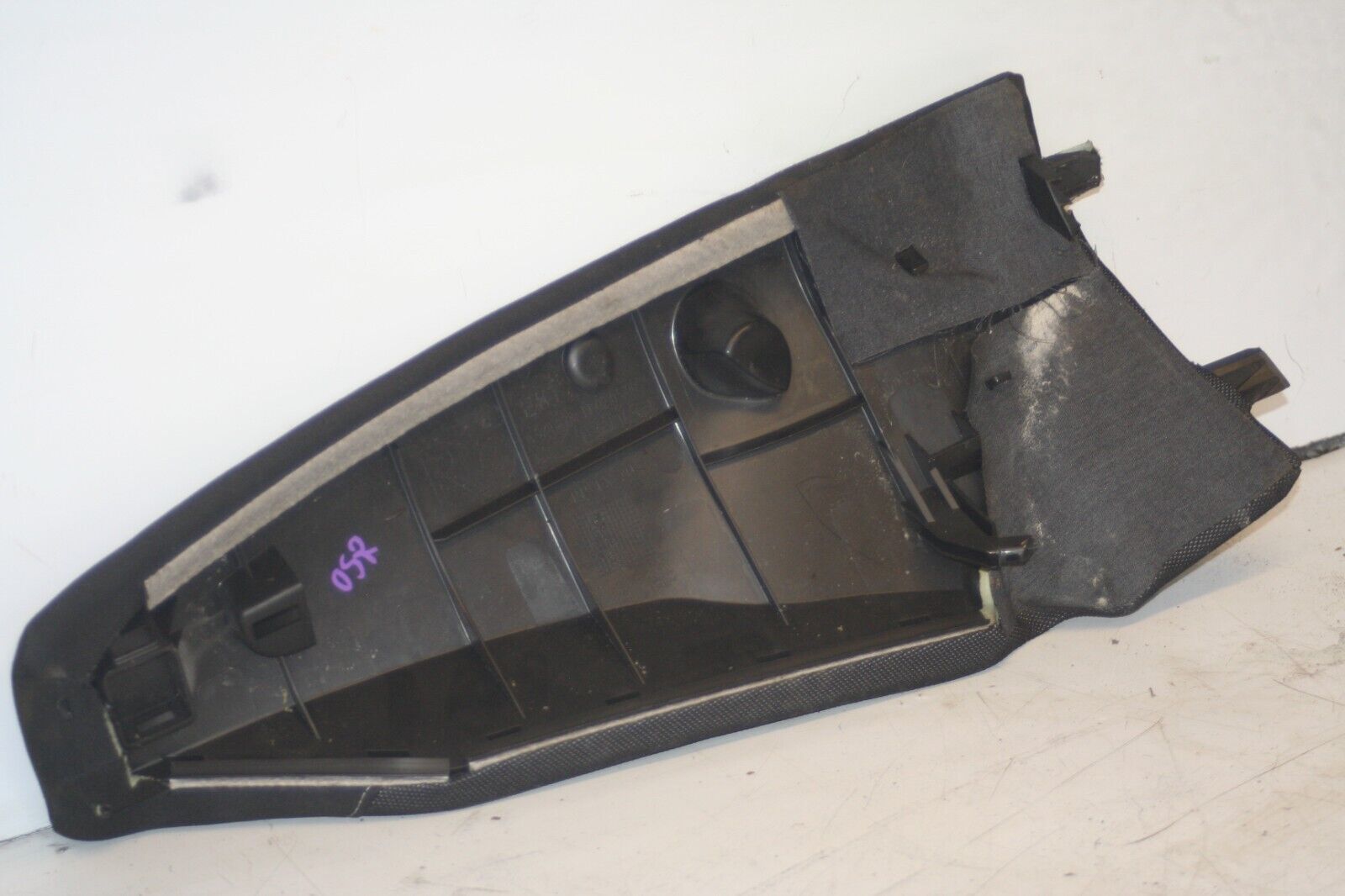 (95) 2010 BMW 1 SERIES E82. DRIVER SIDE REAR SEAT BOLSTER 6984878 - Image 4