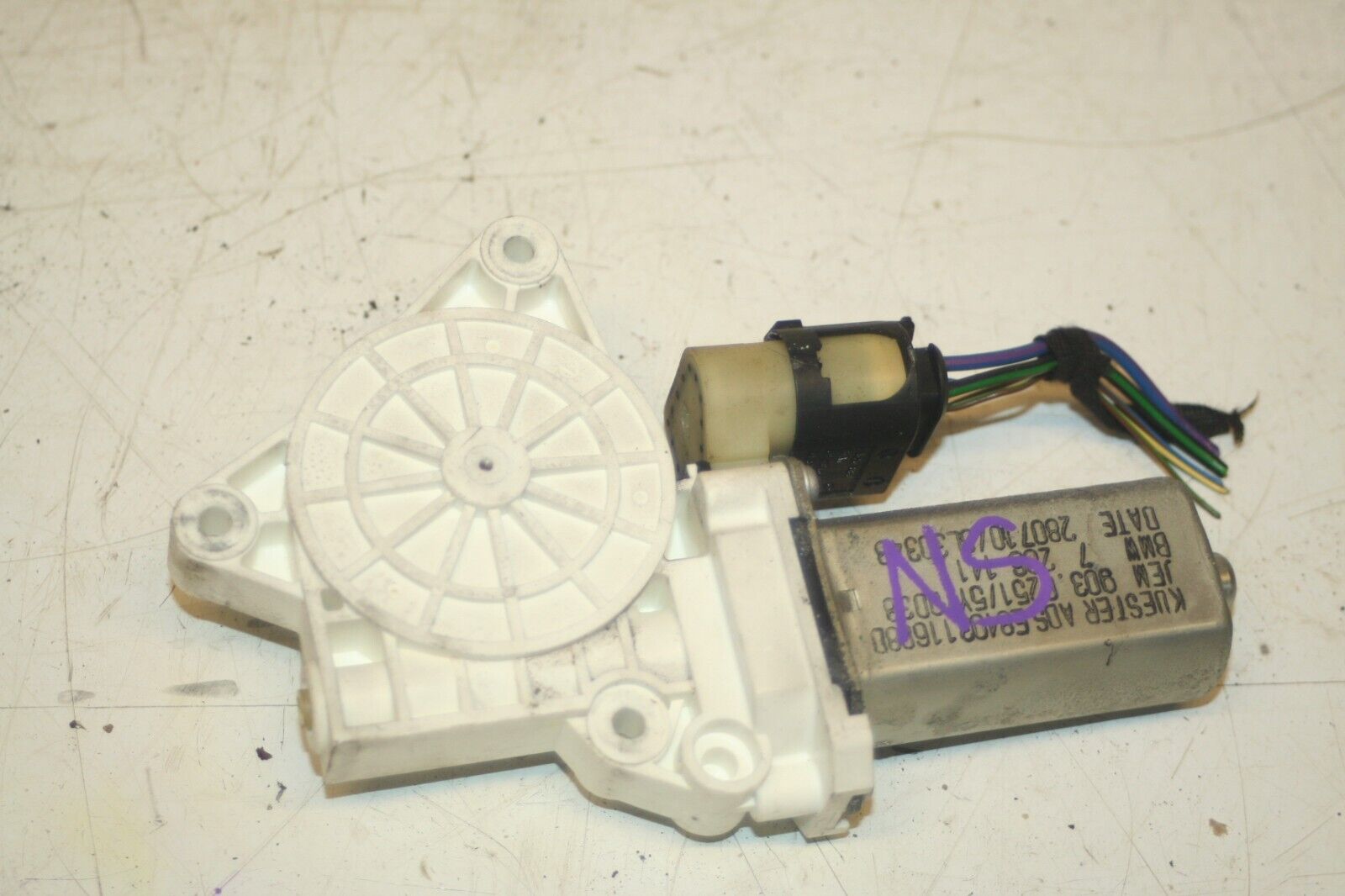 (95) 2010 BMW 1 SERIES E82. PASSENGER SIDE WINDOW MOTOR - Image 2