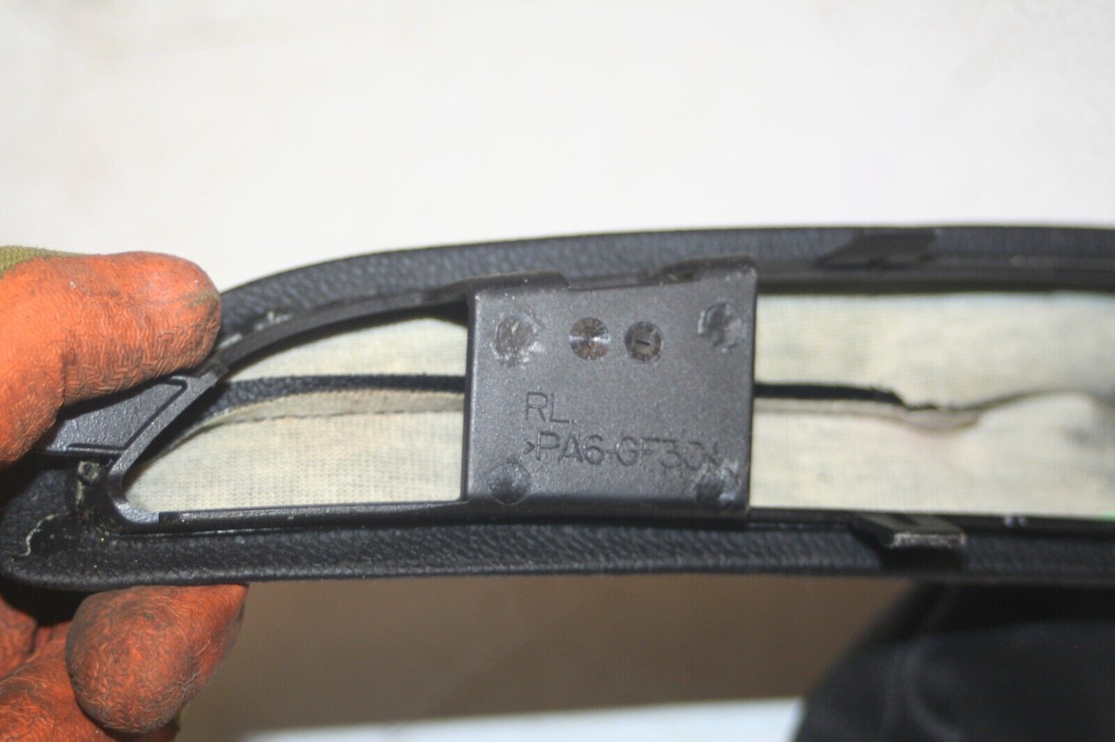 (95) 2010 BMW 1 SERIES E82. HANDBRAKE LEVER GATOR - Image 6