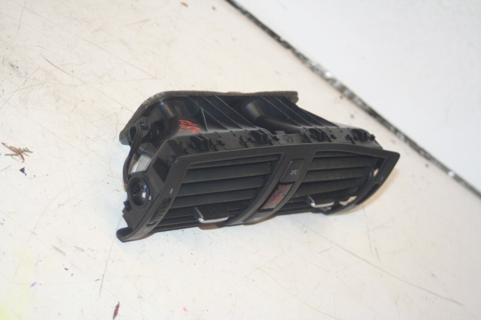 (95) 2010 BMW 1 SERIES E82. AIR VENTS HAZARD SWITCH LOCK DTC - Image 2