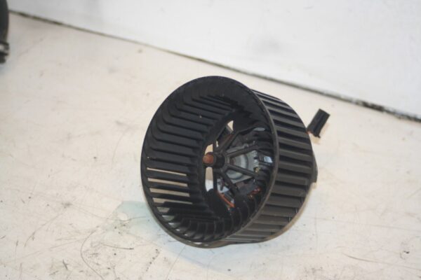 (95) 2010 BMW 1 SERIES E82. HEATER BLOWER FAN MOTOR