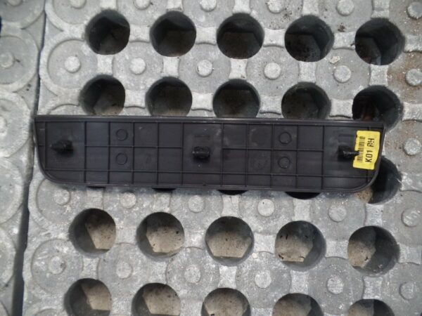 2010 MK2 2.2 CRDi Hyundai Santa Fe - Drivers Side Rear O/S/R Door Sill Trim - Image 2