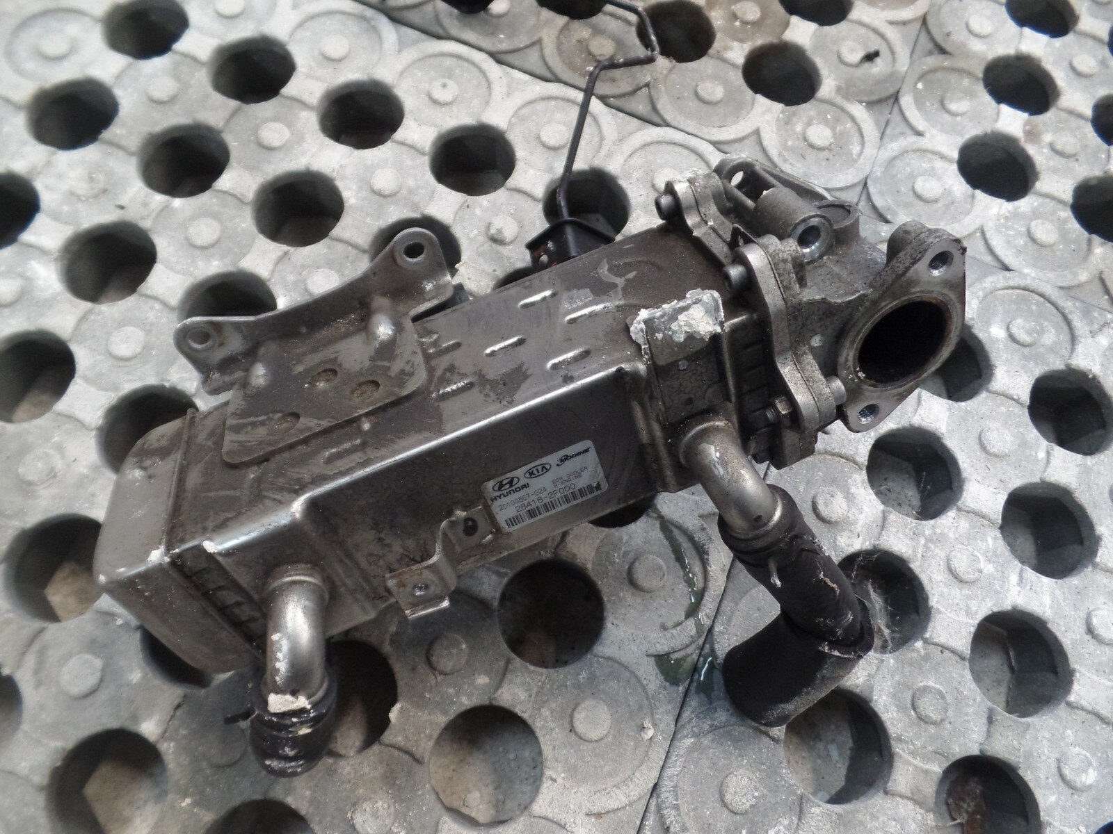 2010 MK2 2.2 Hyundai Santa Fe - Genuine EGR Cooler 28416-2f000 - Image 2