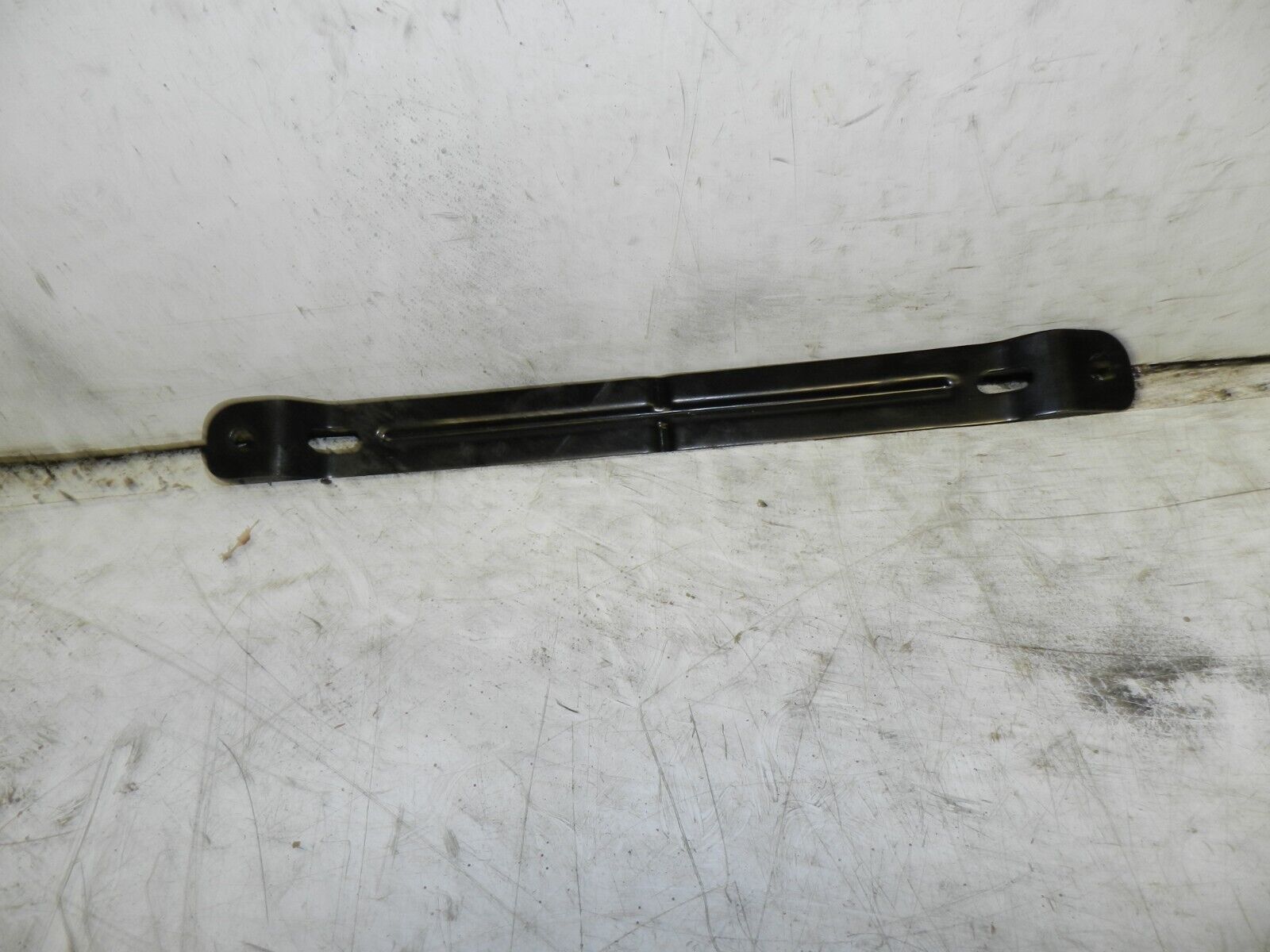 2014 BMW 1 SERIES F21 118D. 7596871 BATTERY ROLL OVER BAR HOLDER