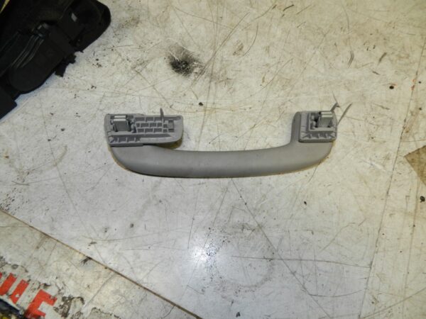 2014 BMW 1 SERIES F21 118D. DRIVER SIDE REAR GRAB HANDLE - Image 2