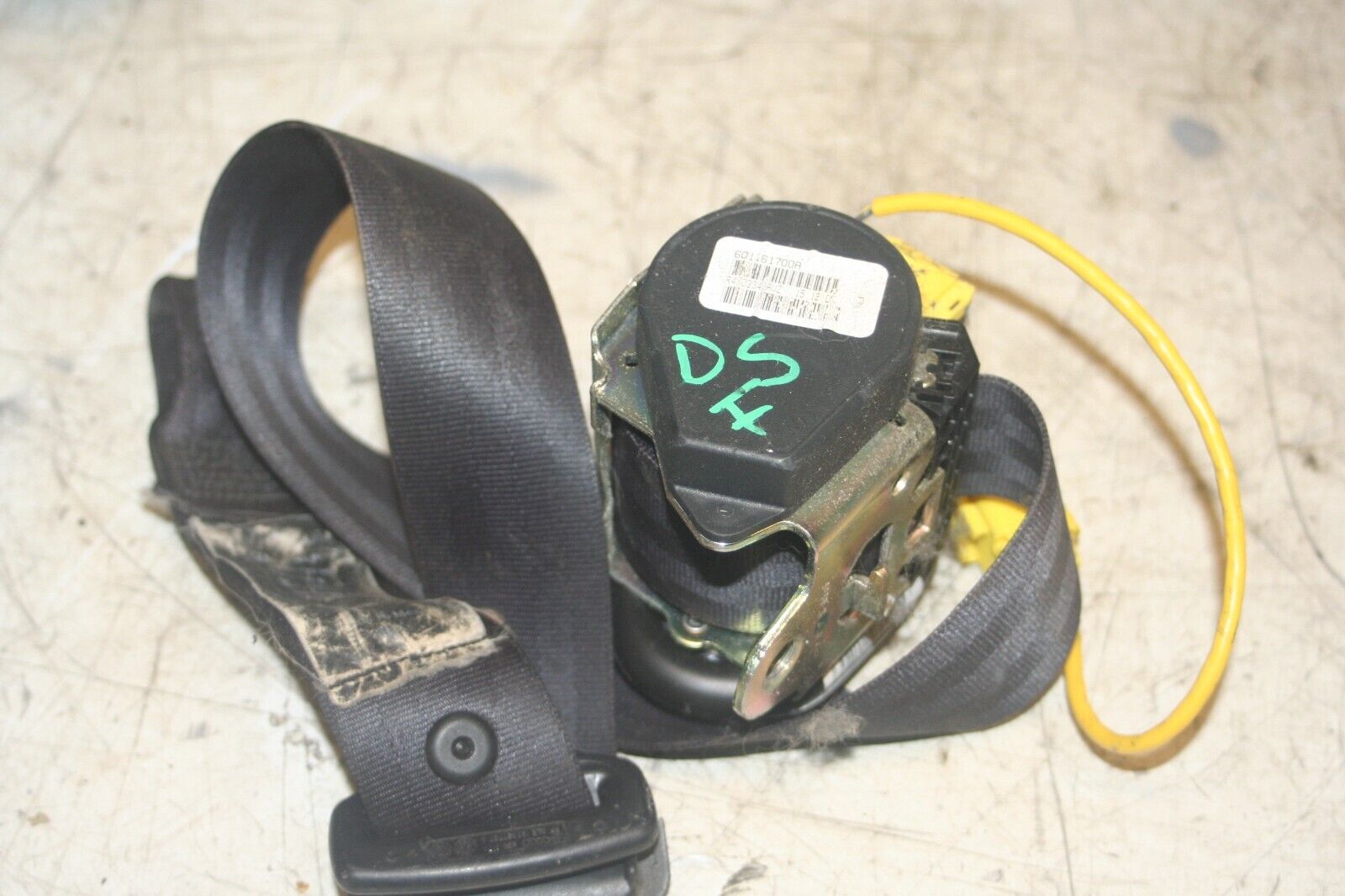 2004 VOLKSWAGEN CONVERTIBLE BEETLE 1.8T. DRIVER SIDE FRONT SEAT BELT