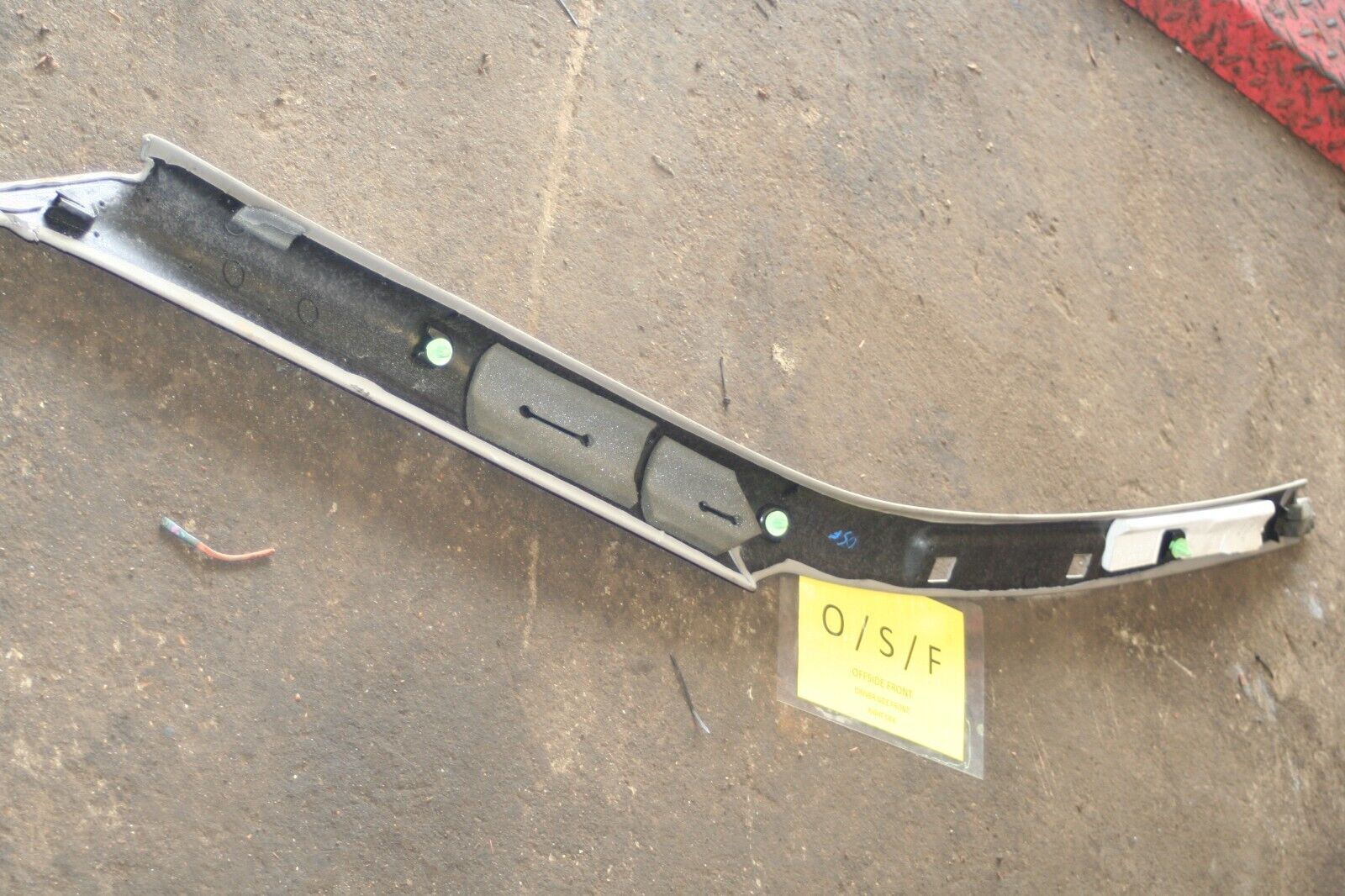 1999 VOLVO C70 2.4 PETROL. DRIVER SIDE A PILLAR TRIM - Image 3