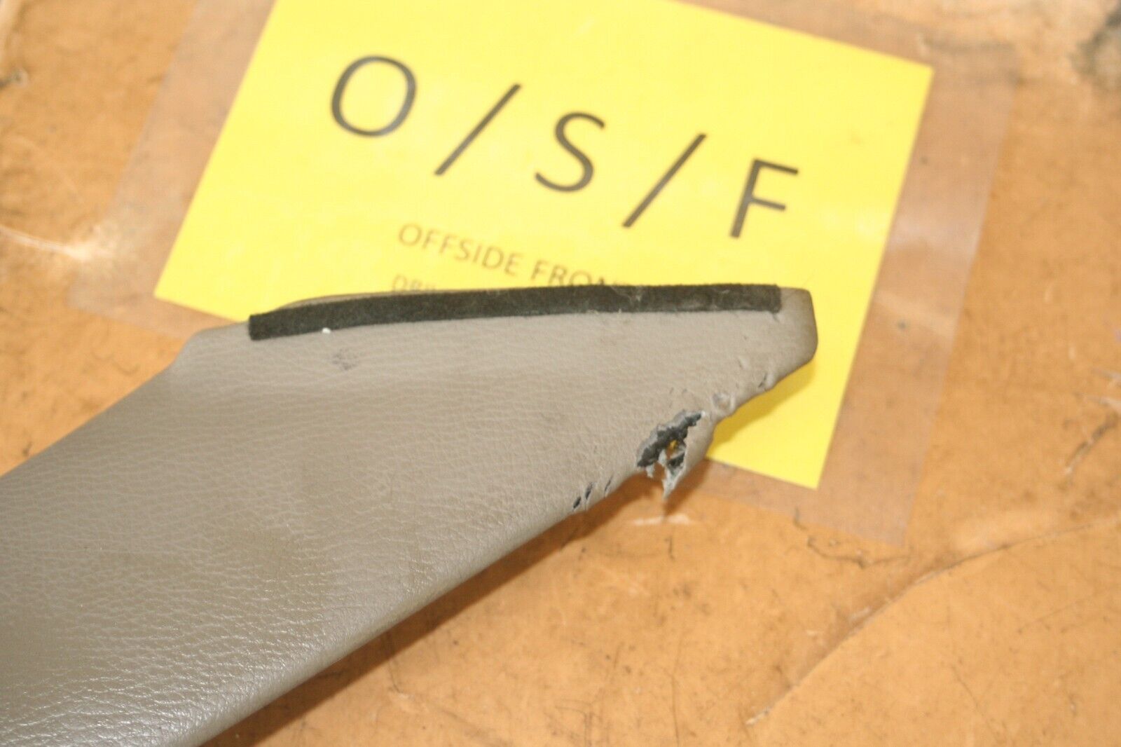 1999 VOLVO C70 2.4 PETROL. DRIVER SIDE A PILLAR TRIM - Image 4