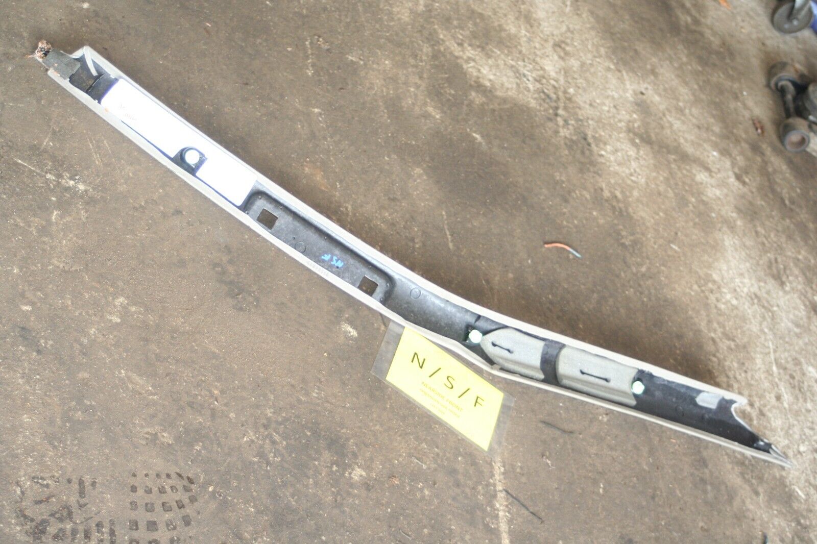 1999 VOLVO C70 2.4 PETROL. PASSENGER SIDE A PILLAR TRIM - Image 3