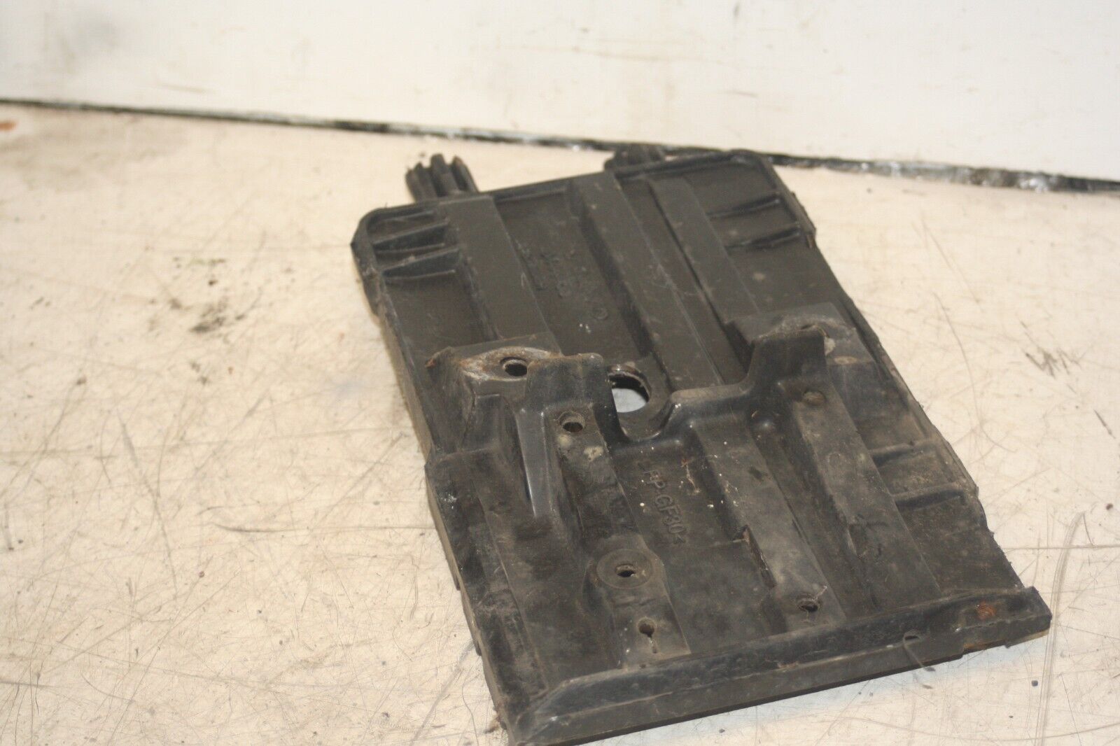 1999 VOLVO C70 2.4 PETROL. BATTERY TRAY 9444453 - Image 2