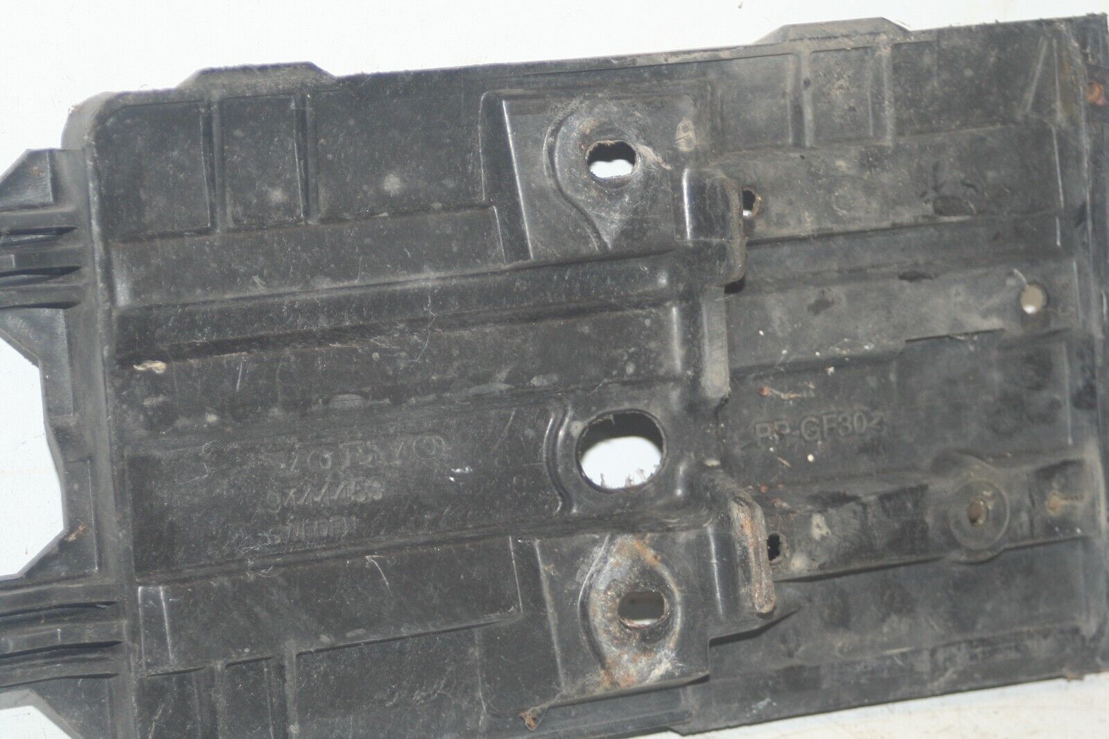 1999 VOLVO C70 2.4 PETROL. BATTERY TRAY 9444453 - Image 5