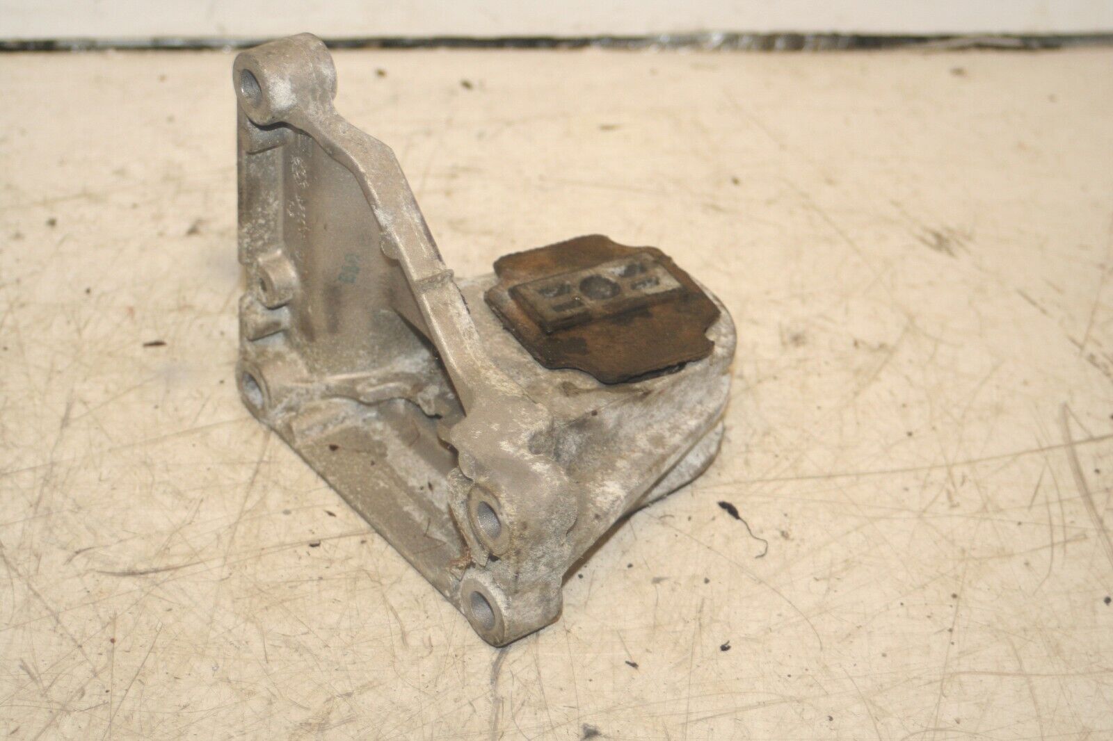 1999 VOLVO C70 2.4 PETROL. ENGINE MOUNT