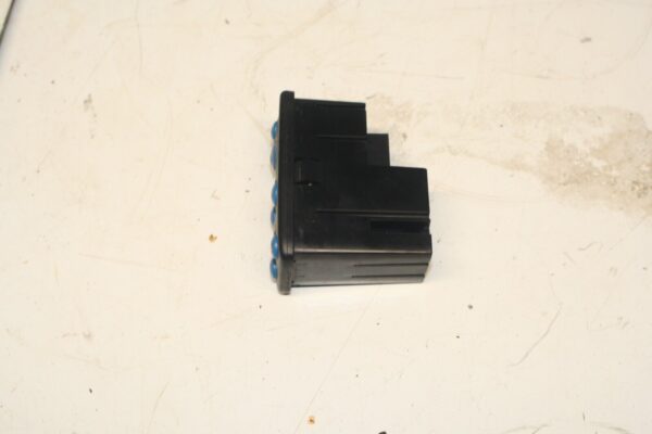 2001 LAND ROVER DISCOVERY 2 TD5. 3RD ROW SEAT RADIO CONTROL BUTTON SWITCH - Image 2