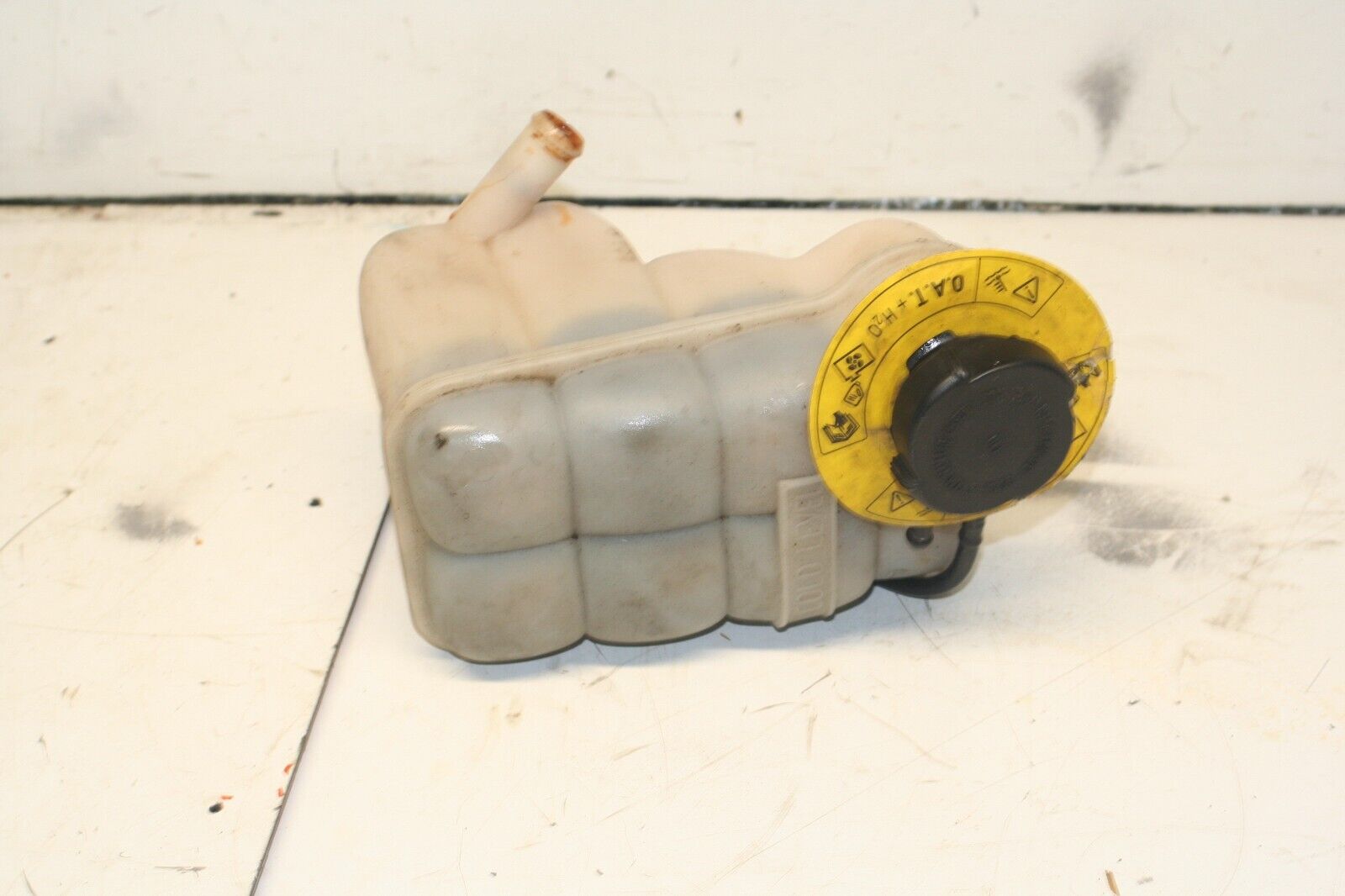 2001 LAND ROVER DISCOVERY 2 TD5. COOLANT BOTTLE RESERVOIR TANK - Image 2