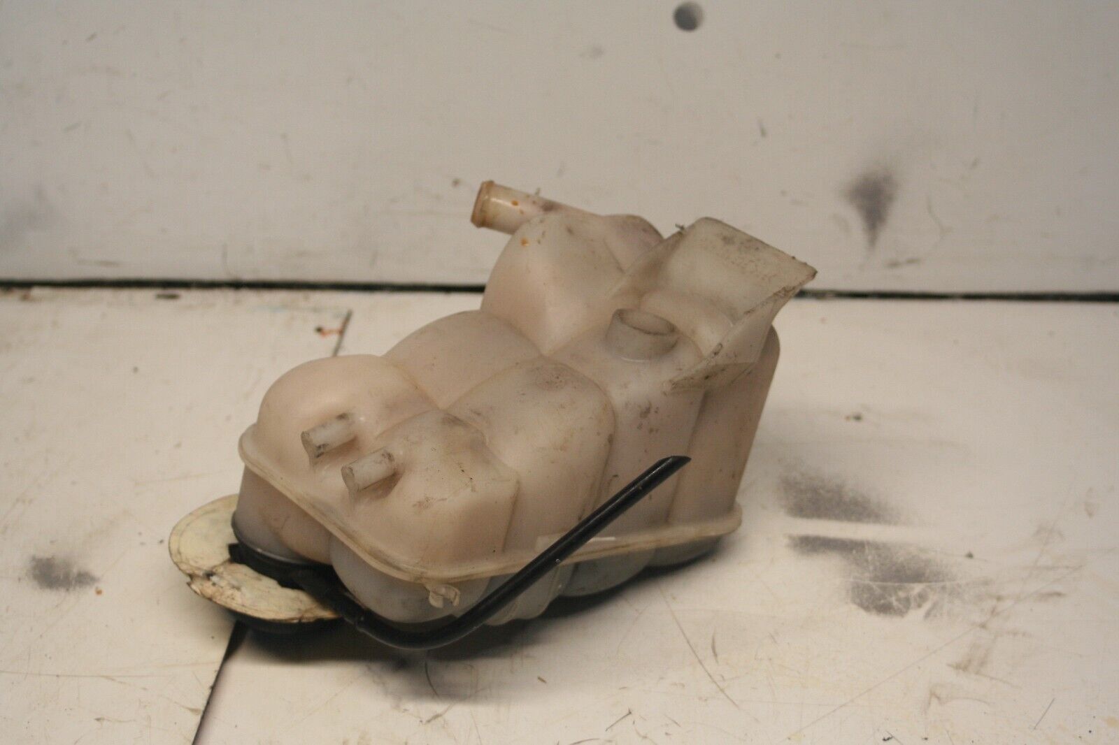 2001 LAND ROVER DISCOVERY 2 TD5. COOLANT BOTTLE RESERVOIR TANK - Image 3