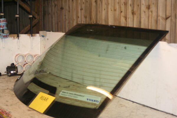 1999 VOLVO C70 2.4 PETROL. REAR WINDSCREEN GLASS - Image 2