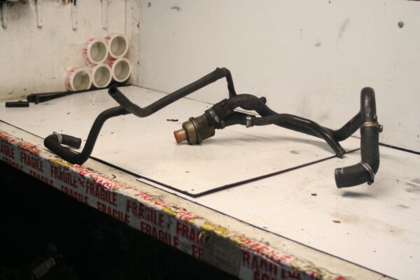 2001 LAND ROVER DISCOVERY 2 TD5. COOLANT PIPES WITH THERMOSTAT - Image 2