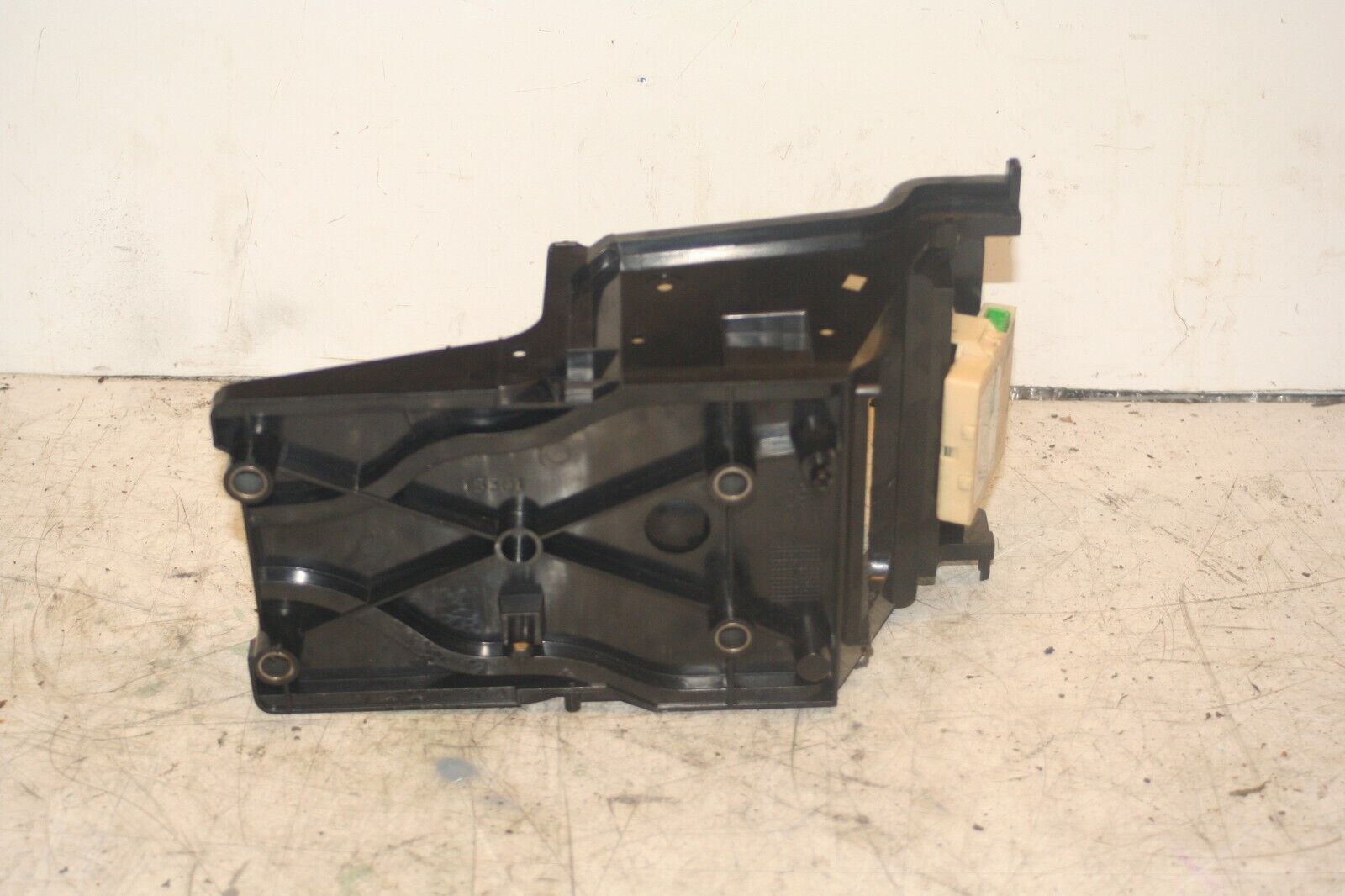 1999 VOLVO C70 2.4 PETROL. CENTRE CONSOLE FRAME 9150769 ECU NOT INCLUDED - Image 2