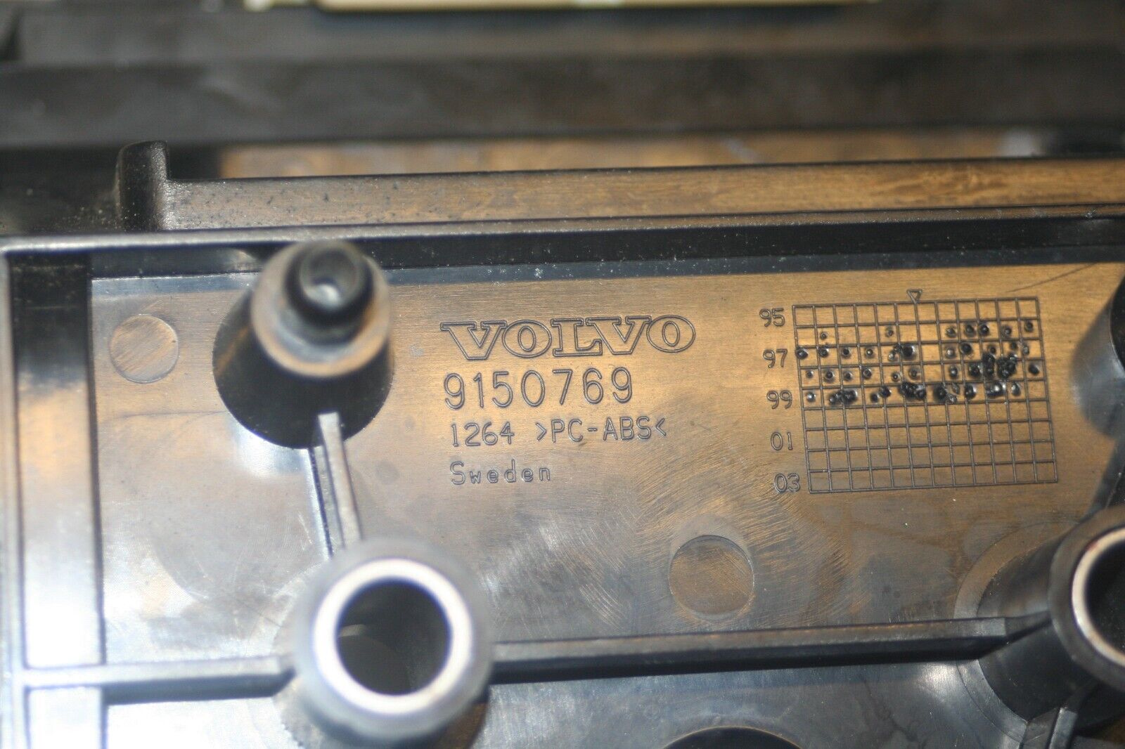 1999 VOLVO C70 2.4 PETROL. CENTRE CONSOLE FRAME 9150769 ECU NOT INCLUDED - Image 5