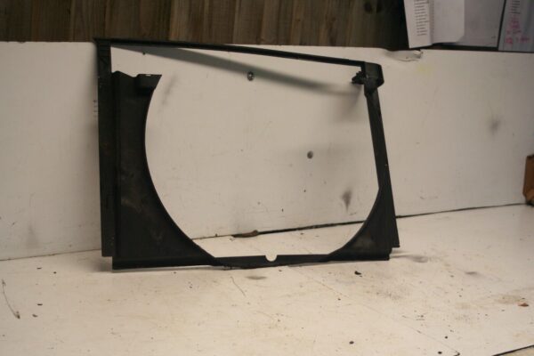 2001 LAND ROVER DISCOVERY 2 TD5. RADIATOR FAN SURROUND LOWER - Image 2