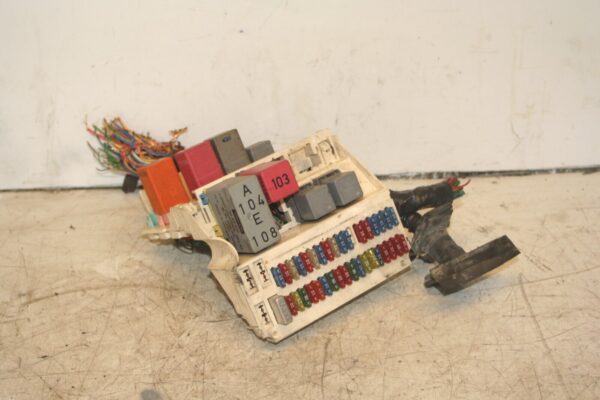 1999 VOLVO C70 2.4 PETROL. RELAY HOUSING FUSE BOX BOARD A104E108 103 - Image 2