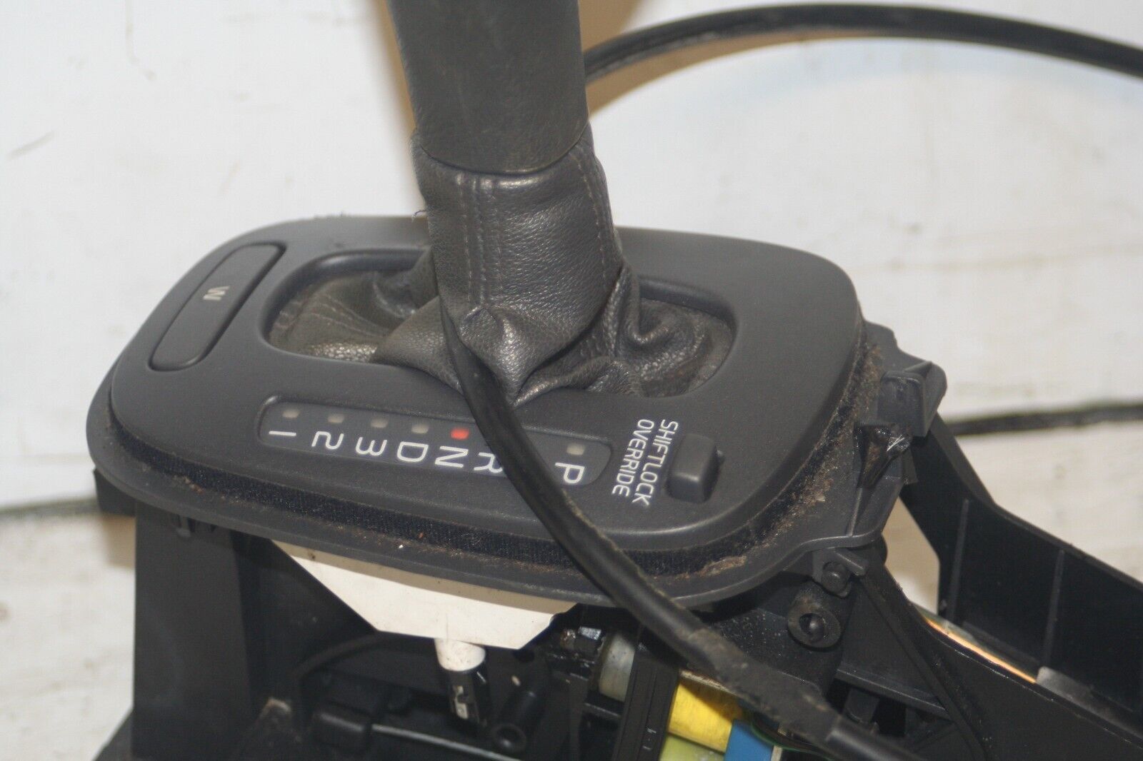 1999 VOLVO C70 2.4 PETROL. AUTOMATIC GEAR SELECTOR AND LINKAGE - Image 3