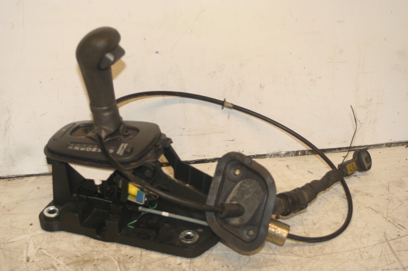 1999 VOLVO C70 2.4 PETROL. AUTOMATIC GEAR SELECTOR AND LINKAGE - Image 4