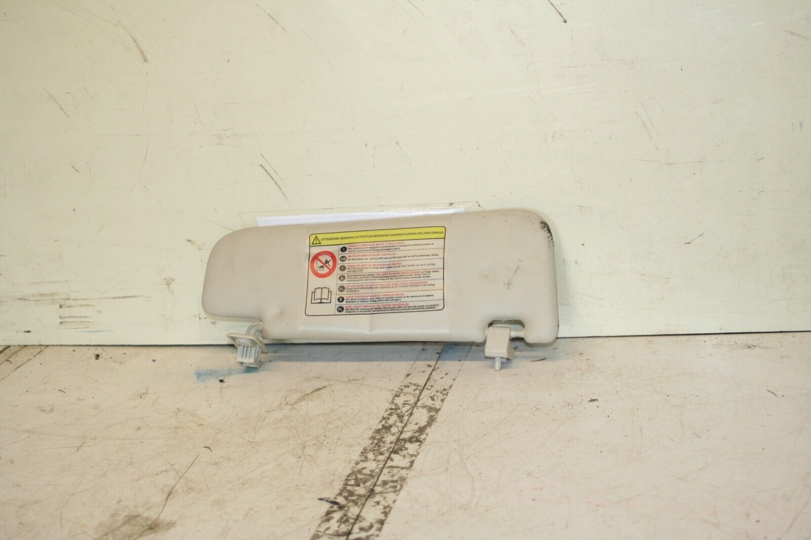 2008 FIAT 500. 1.2 PETROL. PASSENGER SIDE SUNVISOR