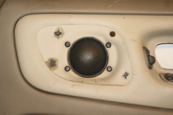 1999 VOLVO C70 2.4 PETROL. DRIVER SIDE FRONT DOOR TRIM CARD - Image 4