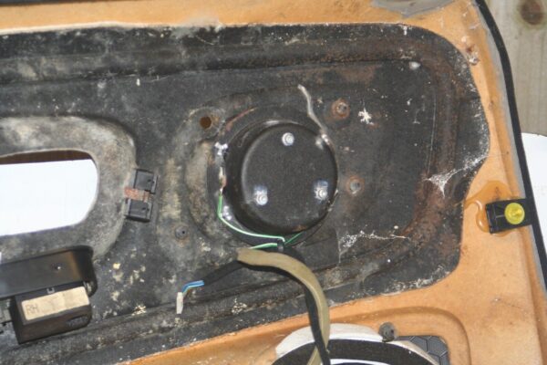 1999 VOLVO C70 2.4 PETROL. DRIVER SIDE FRONT DOOR TRIM CARD - Image 10
