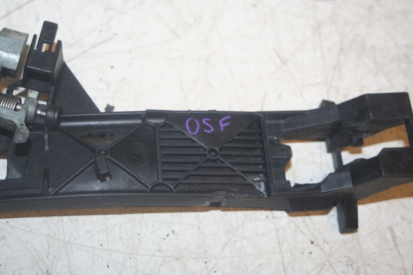 2005 MERCEDES S CLASS W220. DRIVER SIDE FRONT DOOR HANDLE FRAME SURROUND - Image 2