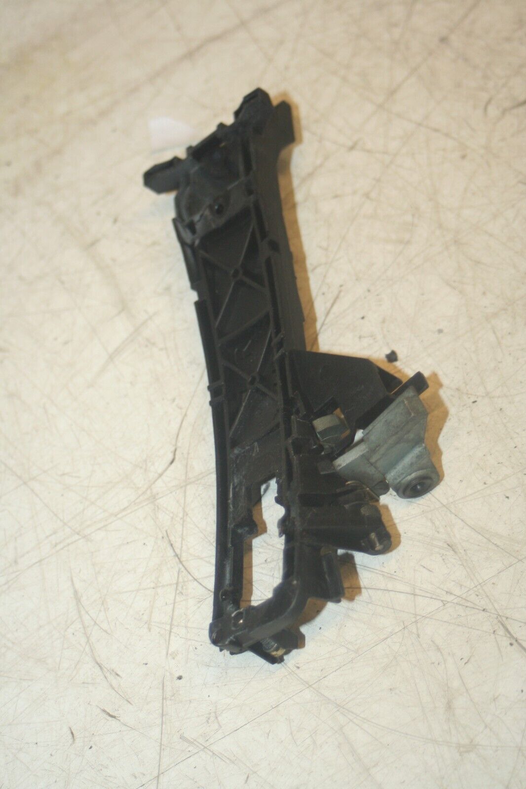 2005 MERCEDES S CLASS W220. DRIVER SIDE FRONT DOOR HANDLE FRAME SURROUND - Image 3