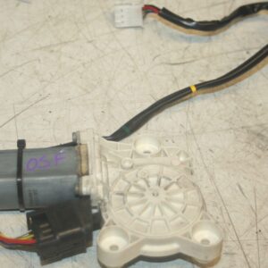 2005 MERCEDES S CLASS W220. DRIVER SIDE FRONT WINDOW MOTOR