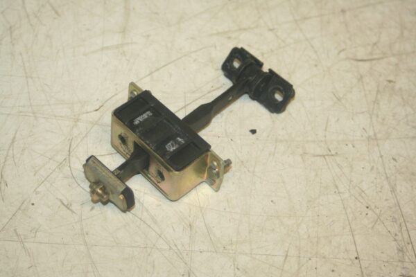 2005 MERCEDES S CLASS W220. PASSENGER SIDE FRONT DOOR STAY CHECK STRAP - Image 2