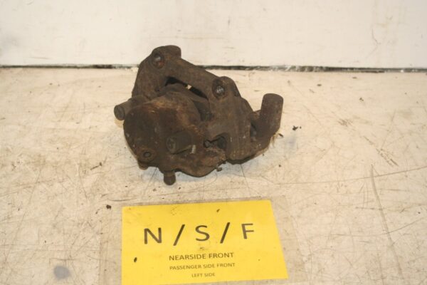 1999 VOLVO C70 2.4 PETROL. PASSENGER SIDE FRONT BRAKE CALIPER AND CARRIER - Image 2