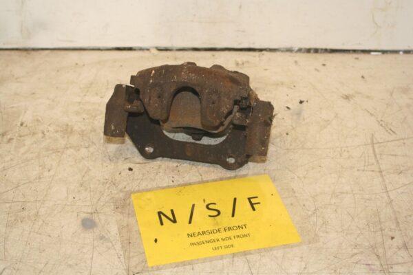 1999 VOLVO C70 2.4 PETROL. PASSENGER SIDE FRONT BRAKE CALIPER AND CARRIER - Image 4