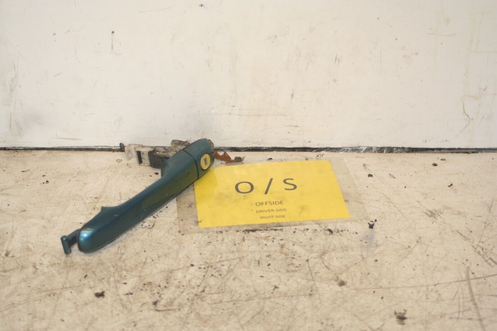 1999 VOLVO C70 2.4 PETROL. DRIVER SIDE DOOR HANDLE IN TURQUOISE