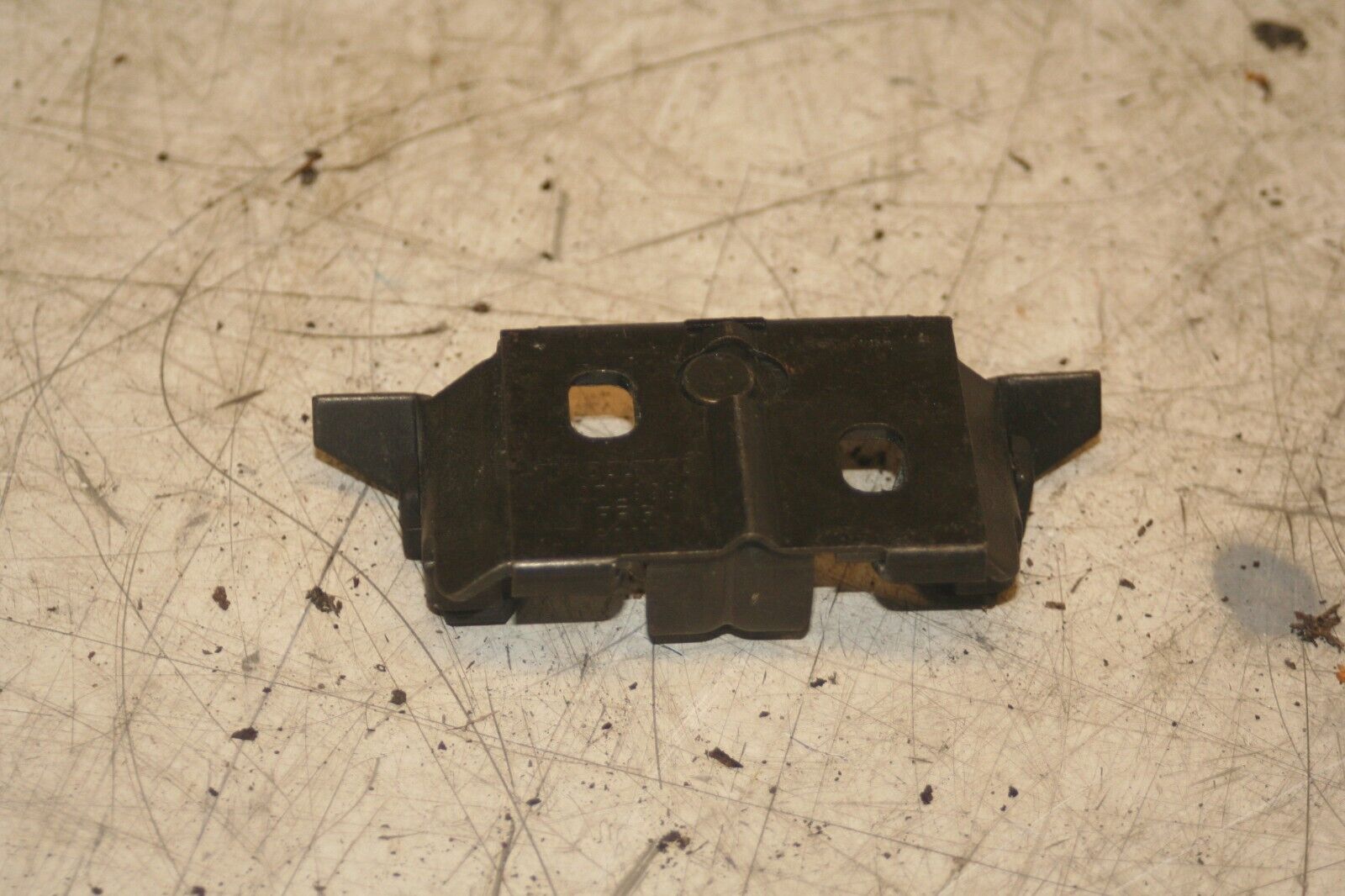 1999 VOLVO C70 2.4 PETROL. BOOT LATCH CATCH