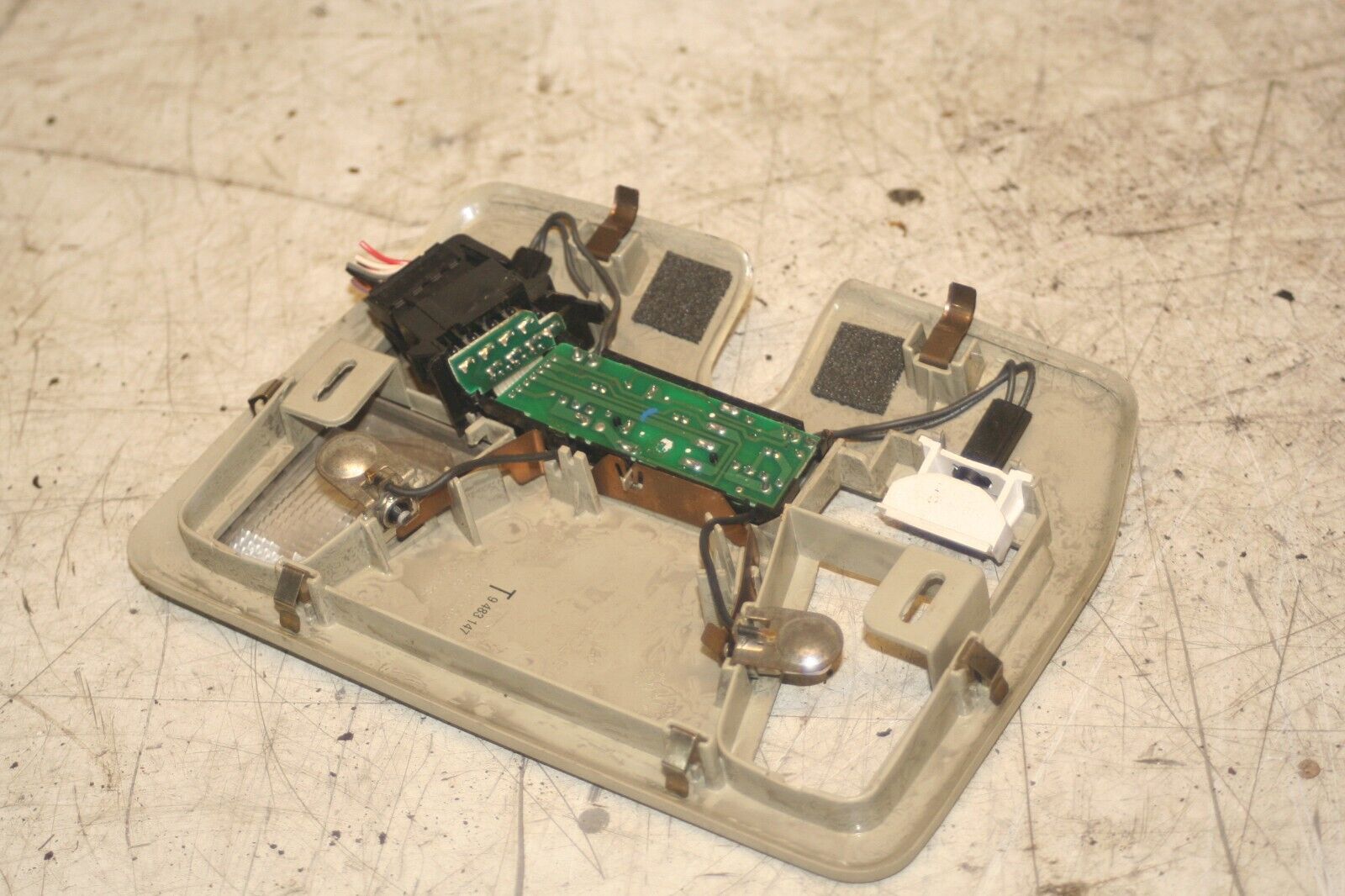 1999 VOLVO C70 2.4 PETROL. INTERIOR LIGHT UNIT 9483147 - Image 2